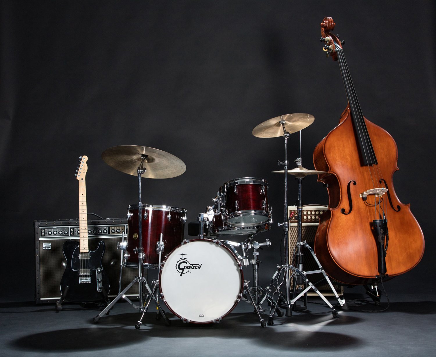 Drumset, Gitarre, Bass und Kontrabass