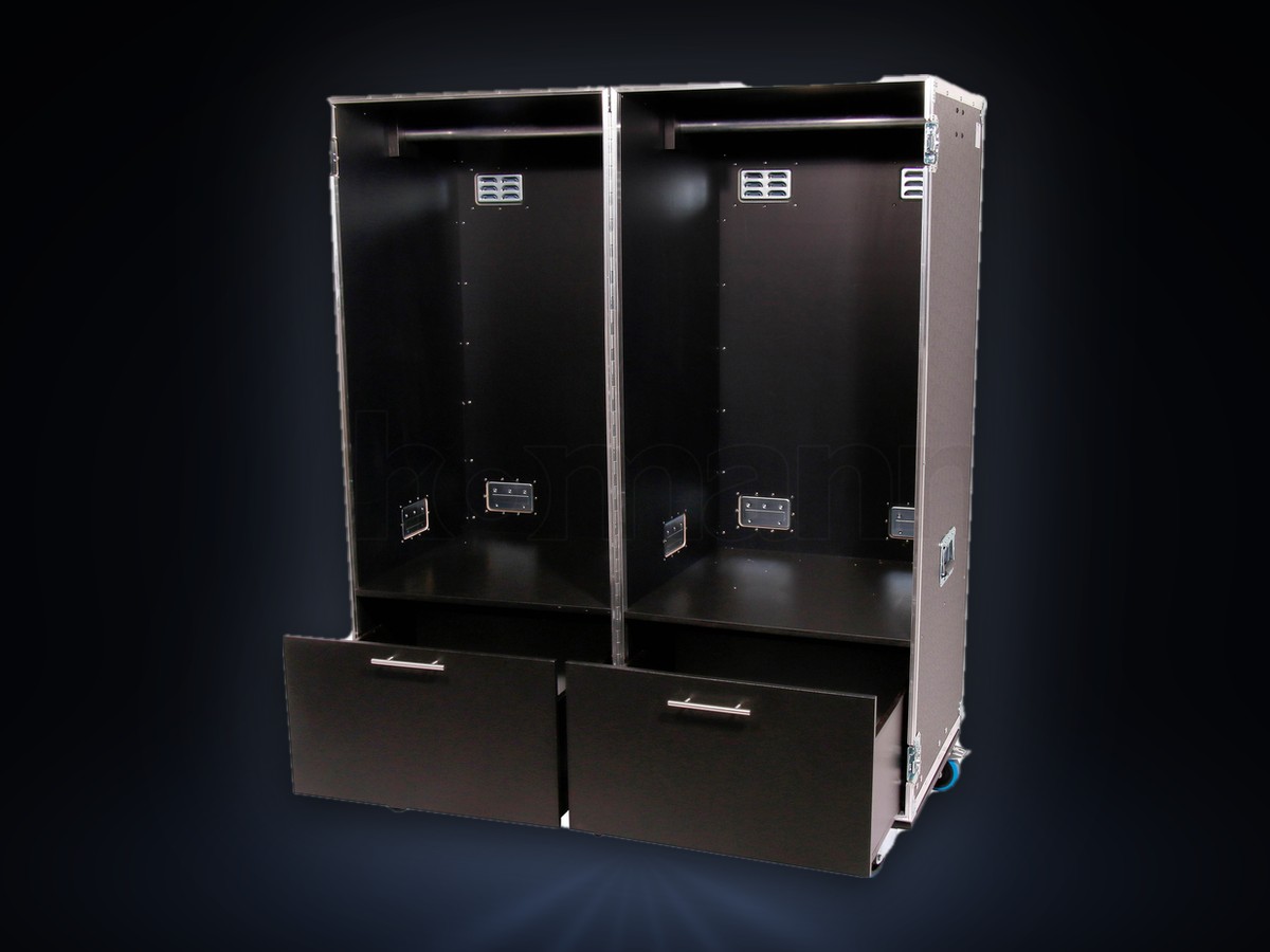 Großes Wardrobe-Case offen mit Kleiderstangen
